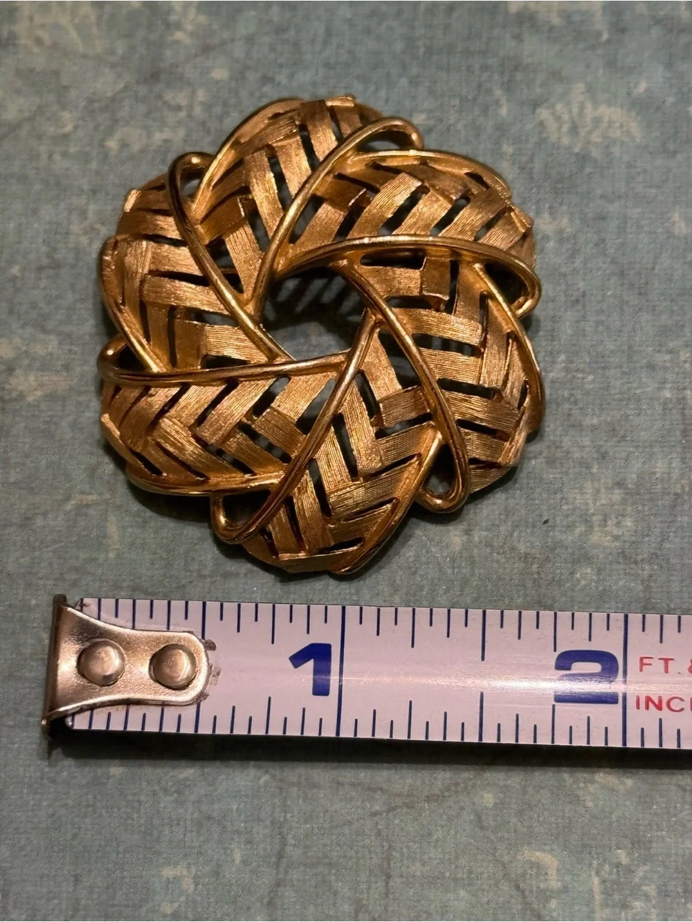 VINTAGE CROWN TRIFARI RIBBON WREATH BROOCH